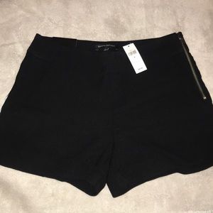 NEW WITH TAGS BR SIDE ZIP SHORTS 💞 SZ 4